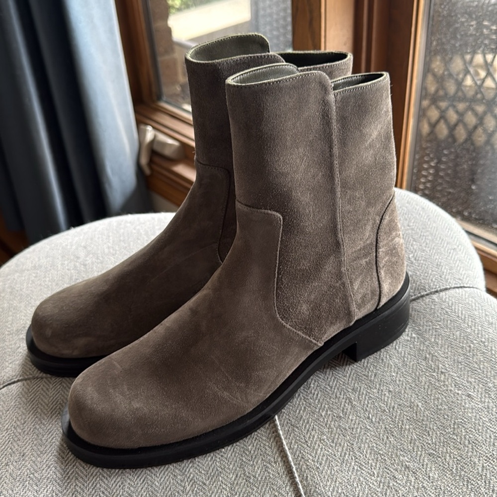 Stuart Weitzman Women 5050 Bold Zip booties